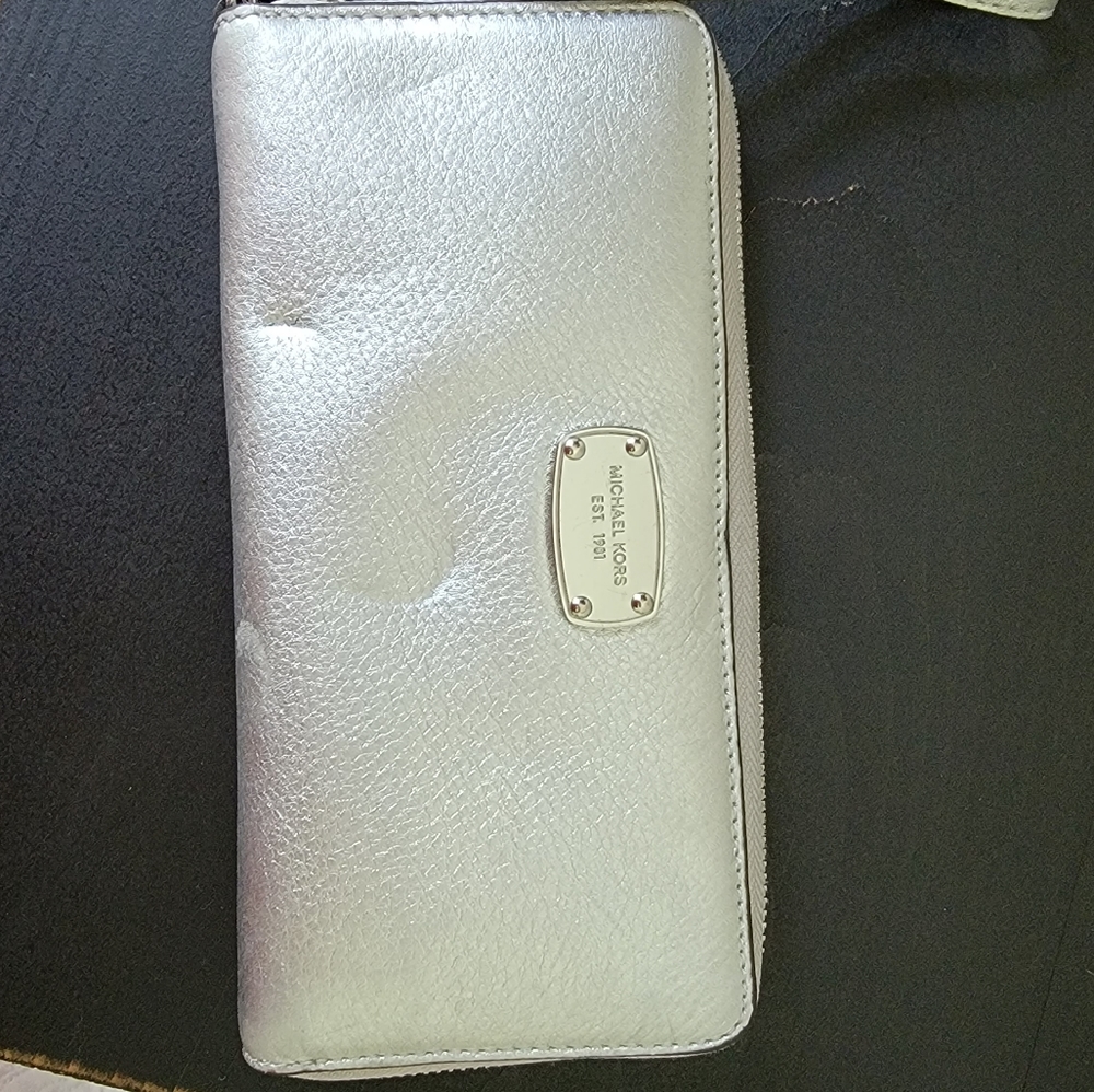 Michael Kors Wallet w/Wristlet Strap